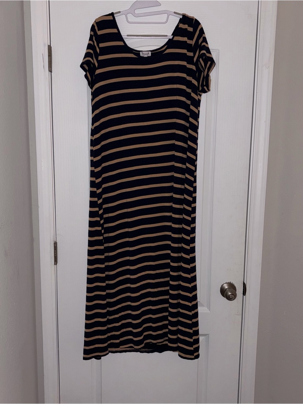 Striped Black and Tan Short-Sleeve Maxi Dress — Casual Scoop Neck Size 2X